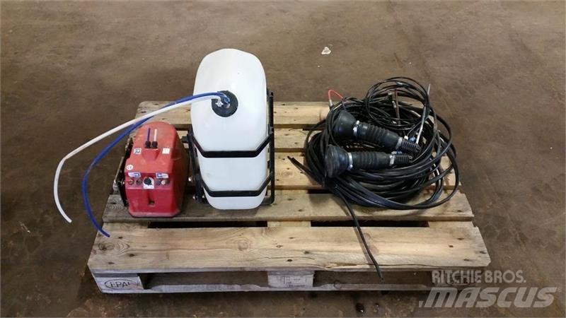  - - -  Skummarkør Pulverizadores rebocados