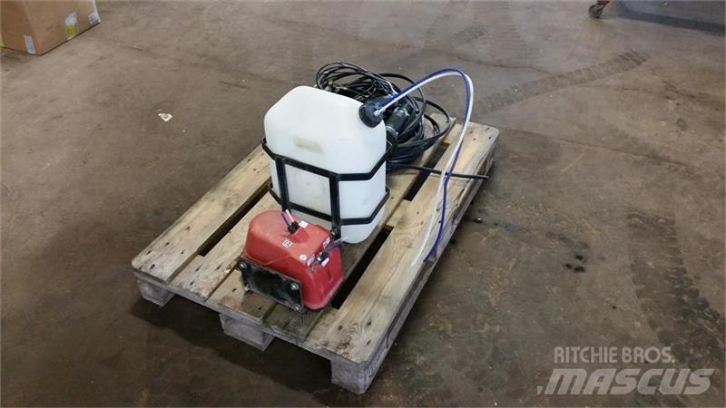  - - -  Skummarkør Pulverizadores rebocados