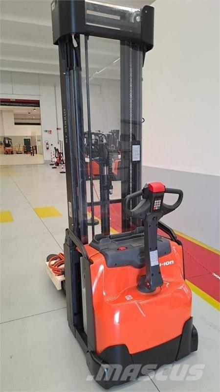 BT SWE160 Empilhador para operador externo
