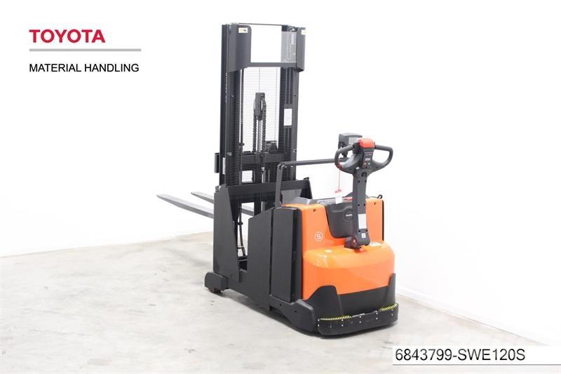 BT SWE120S Empilhador para operador externo