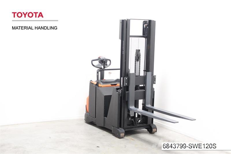 BT SWE120S Empilhador para operador externo