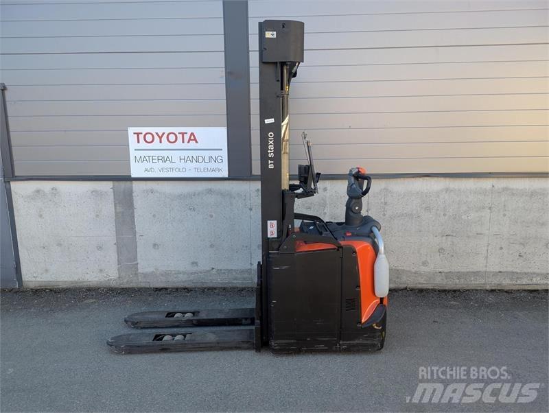 BT SPE160 Empilhador para operador externo