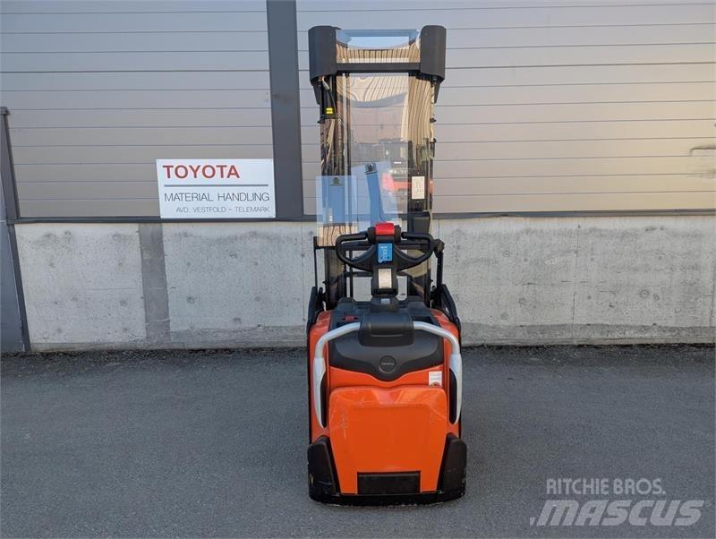BT SPE160 Empilhador para operador externo