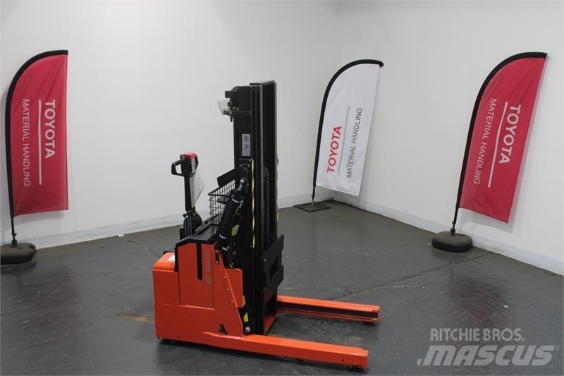 BT RWE120 Porta-paletes manuais