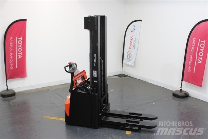 BT SWE145L Empilhador para operador externo