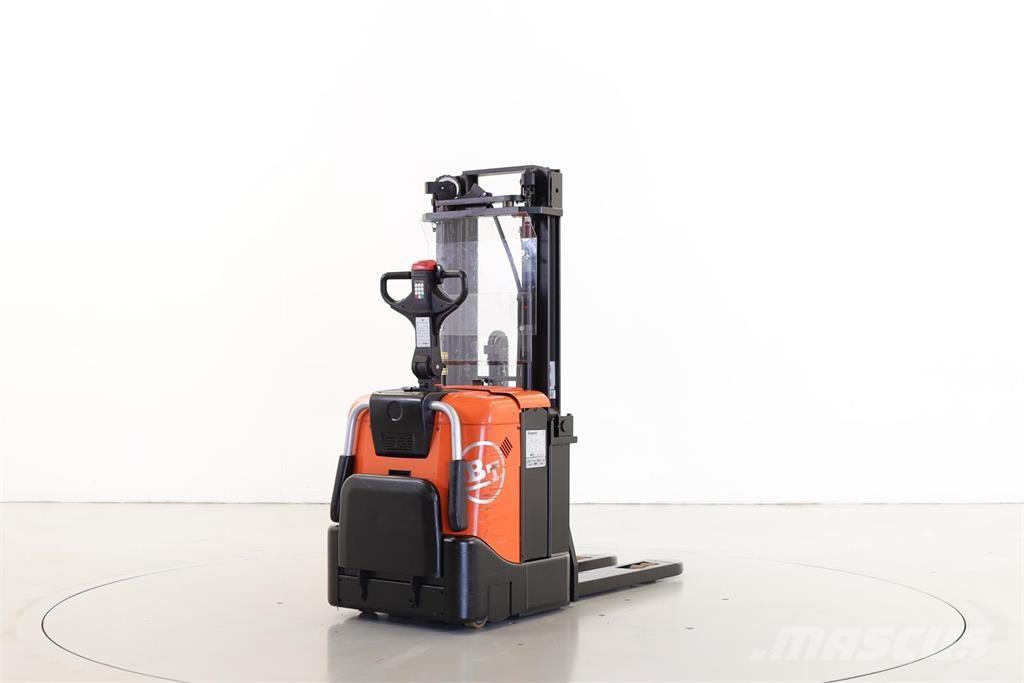 BT SPE125 Empilhador para operador externo