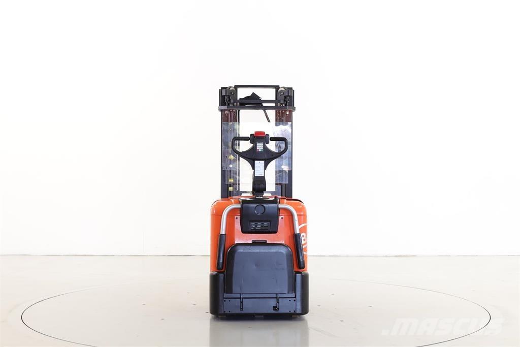 BT SPE125 Empilhador para operador externo