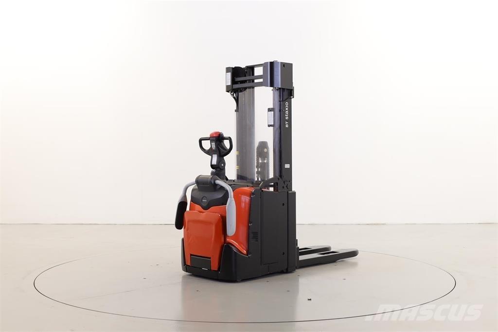 BT SPE140 L Empilhador para operador externo