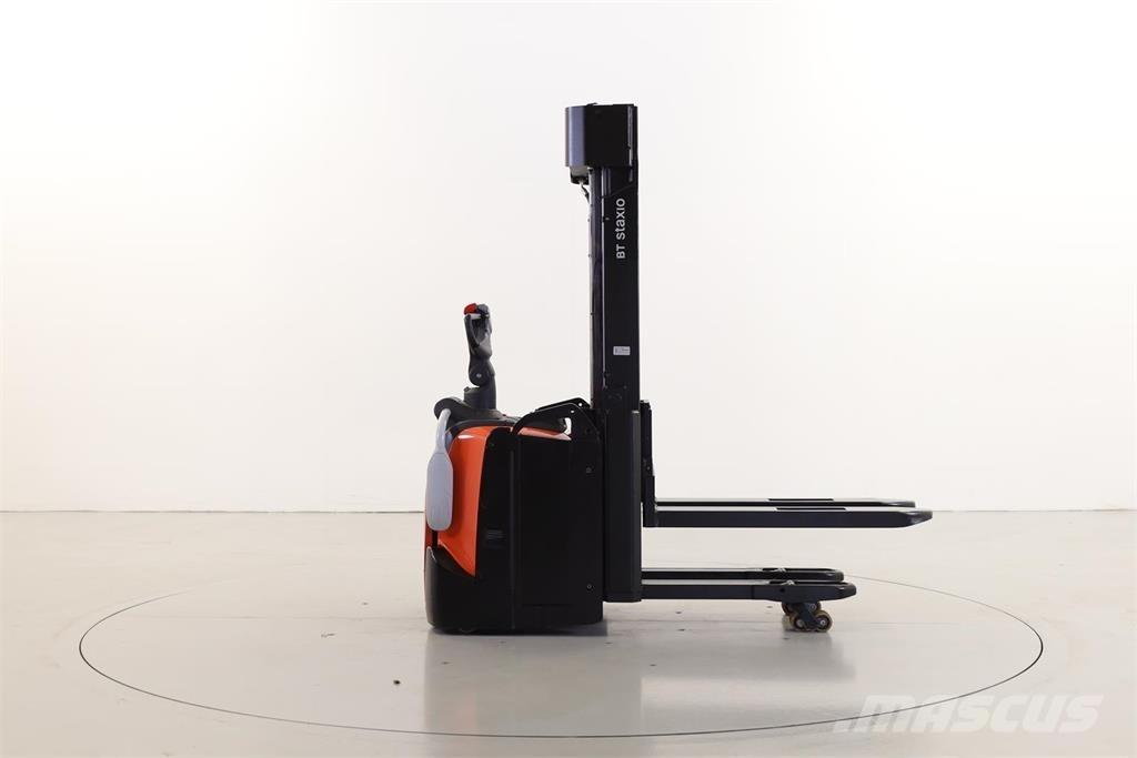 BT SPE140 L Empilhador para operador externo