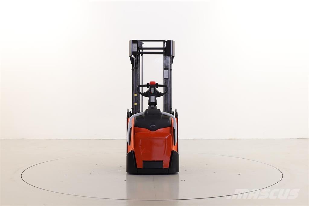BT SPE140 L Empilhador para operador externo