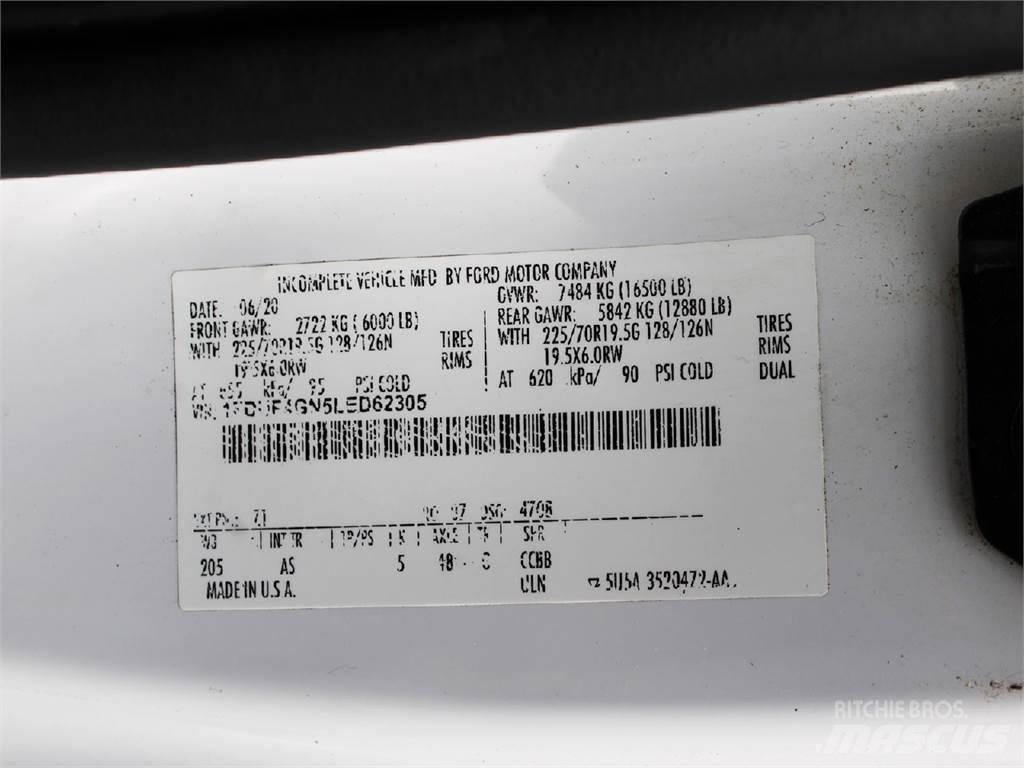 Ford F450 Camiões de caixa fechada