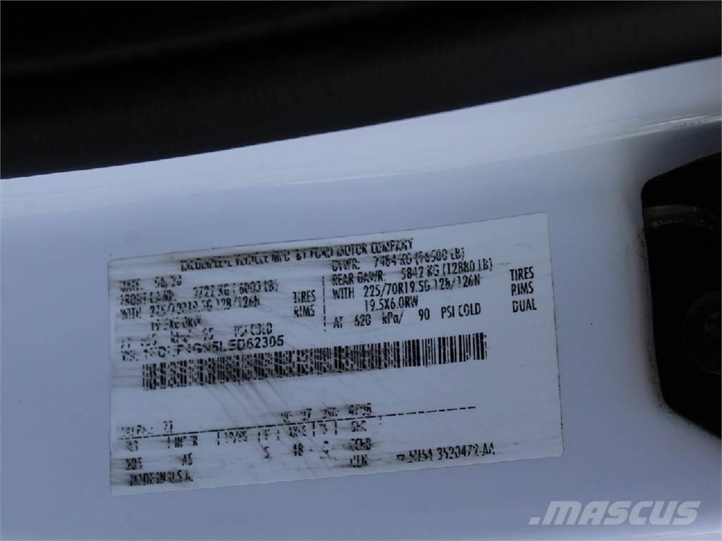 Ford F450 Camiões de caixa fechada