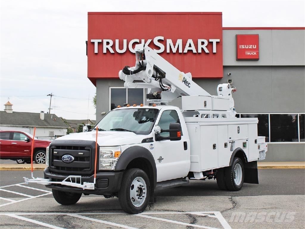 Ford F550 Plataformas aéreas montadas em camião