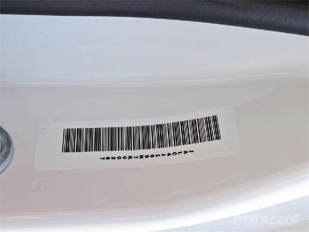 Isuzu NPR XD Camiões de caixa fechada