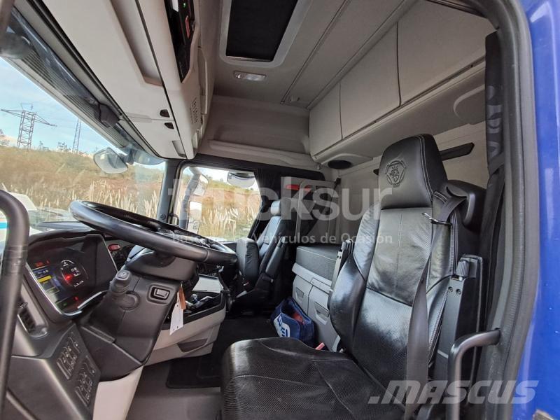 Scania R530 Camiões de chassis e cabine