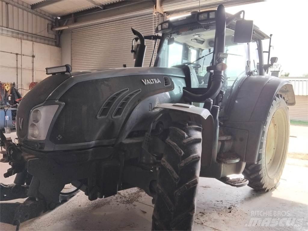 Valtra T183V Tratores Agrícolas usados