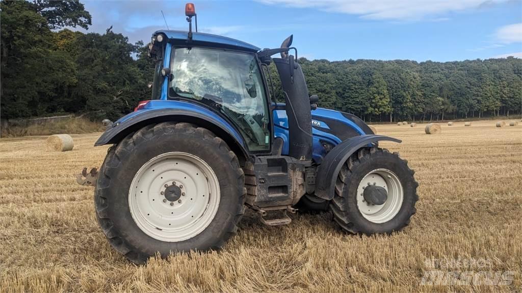 Valtra T214V Tratores Agrícolas usados