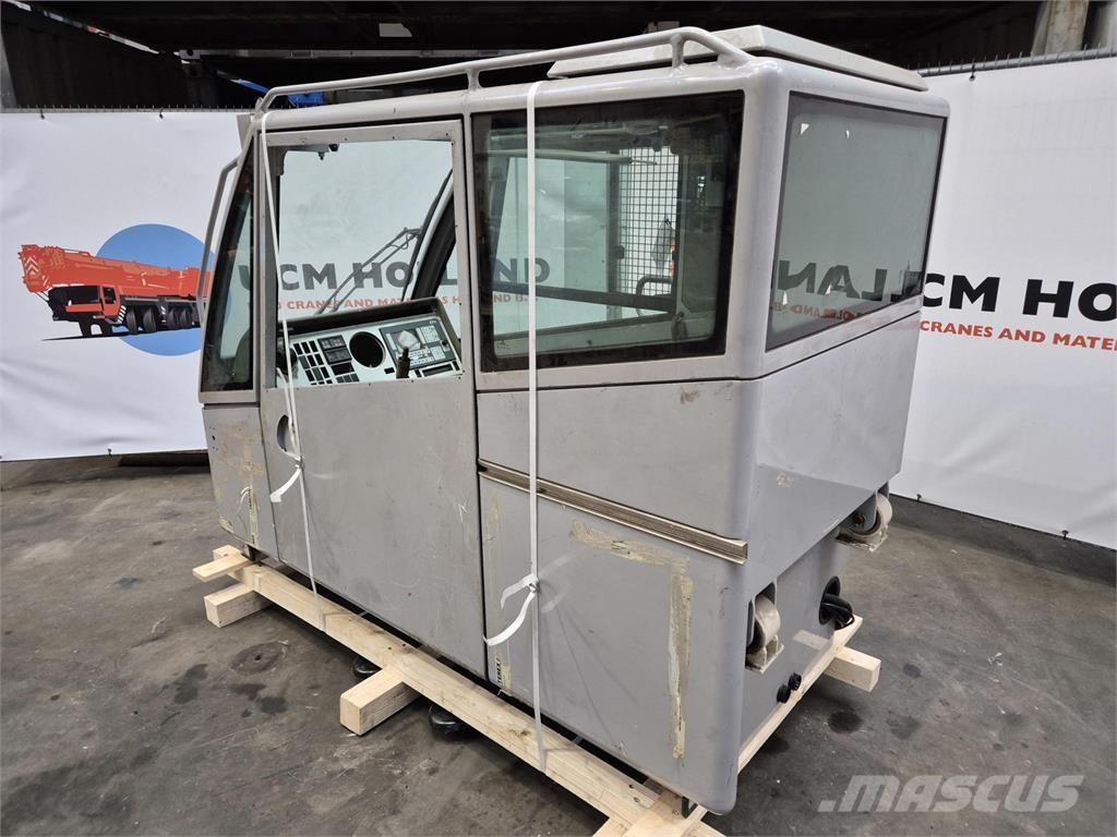  C.T.2 upper cabin Cabines e interior máquinas construção