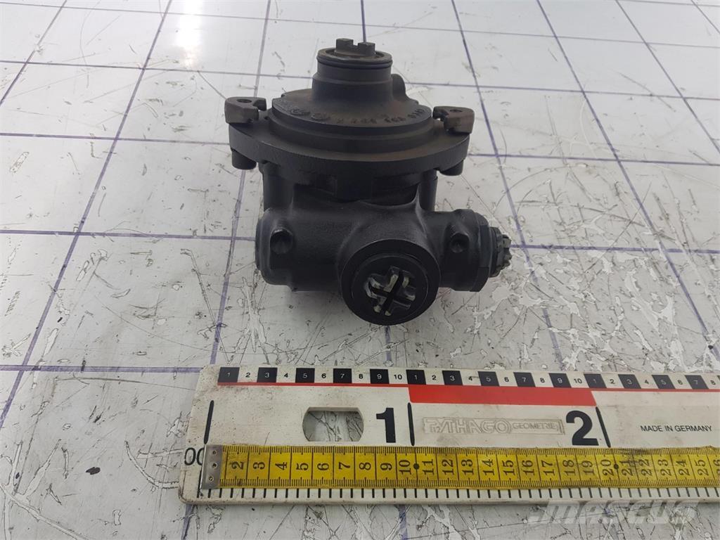 ZF steering pump Peças e equipamento de gruas