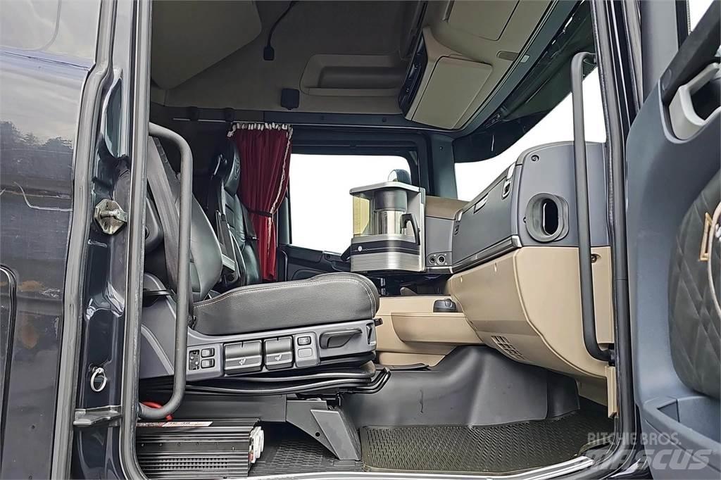 Scania R580 Camiões de caixa fechada