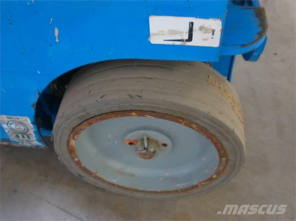 Genie GRC12 Plataformas de Mastro Vertical
