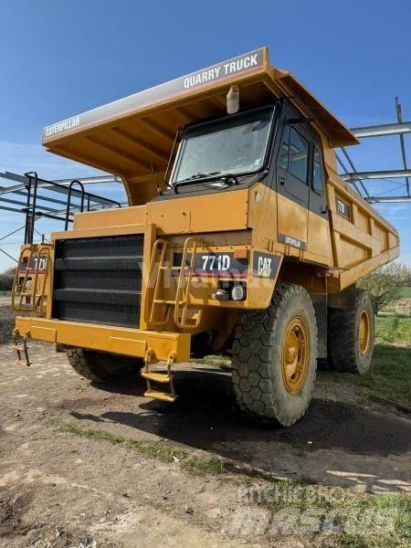 CAT 771D Camiőes dumper basculantes rígidos