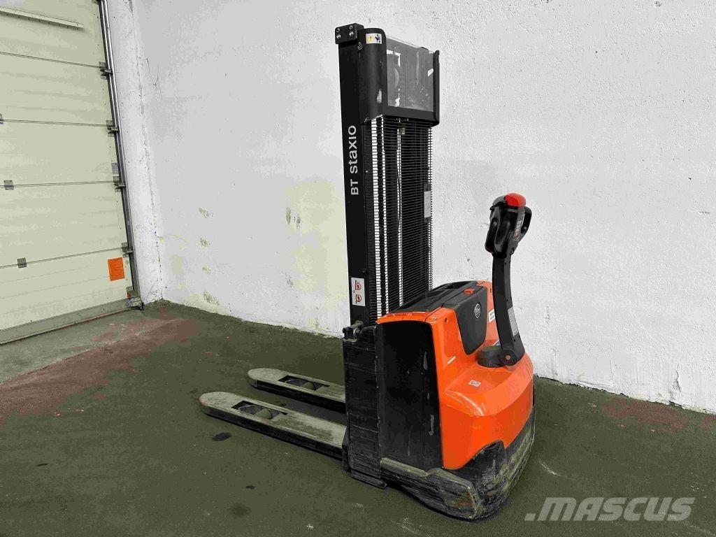 BT SWE 100 Empilhador para operador externo