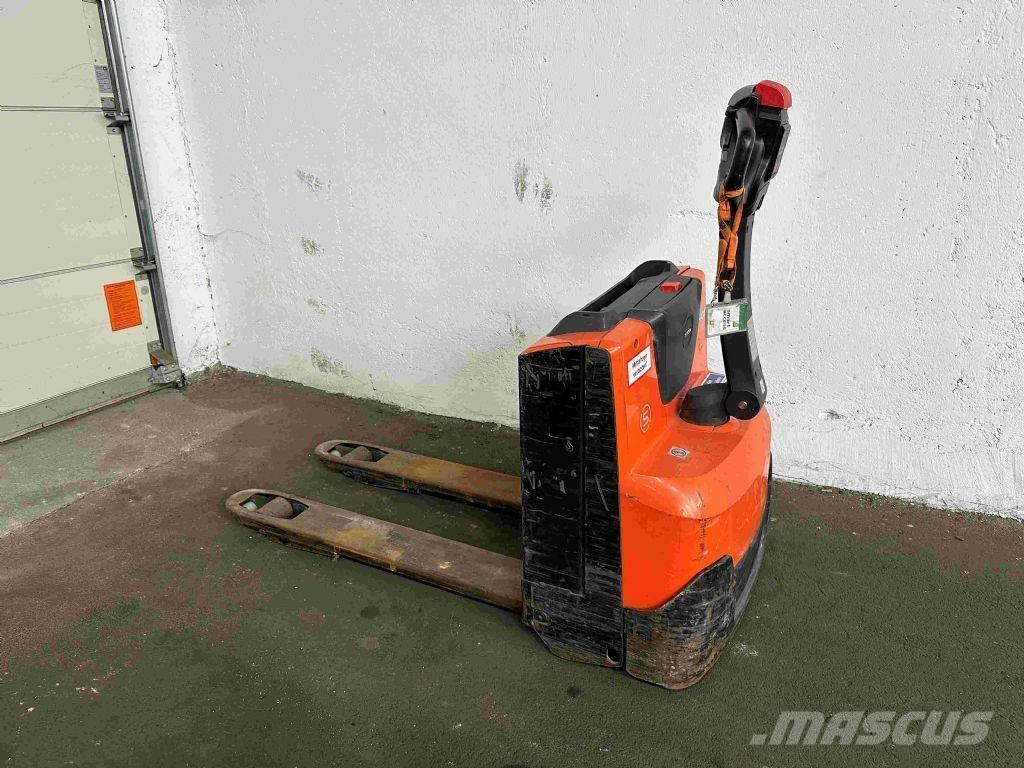 Toyota LWE 140 Porta palettes