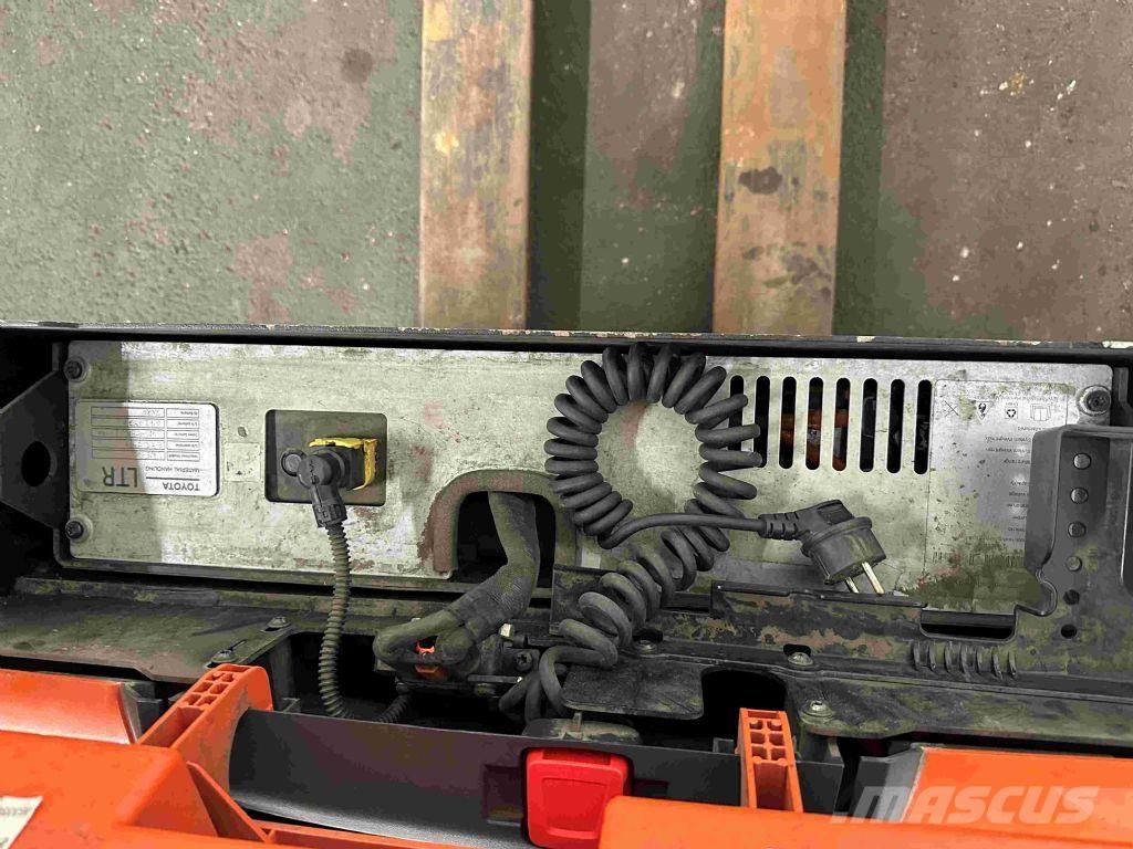 Toyota LWE 140 Porta palettes