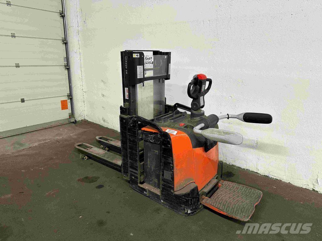 Toyota SPE 200 D Empilhador para operador externo