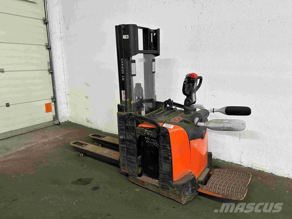 Toyota SPE 200 D Empilhador para operador externo