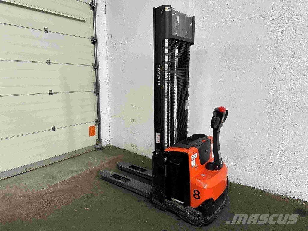 Toyota SWE 120 Empilhador para operador externo
