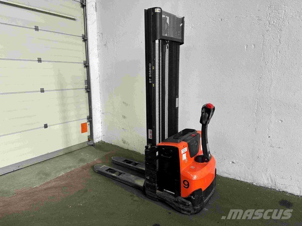 Toyota SWE 120 Empilhador para operador externo