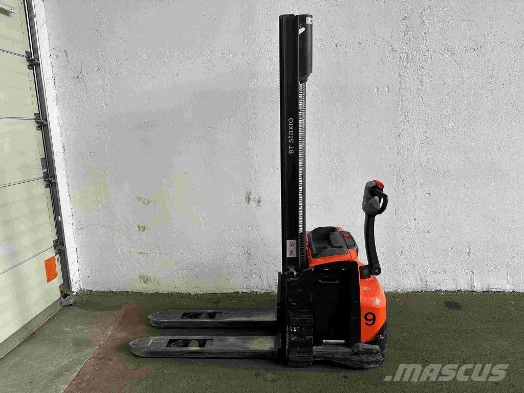 Toyota SWE 120 Empilhador para operador externo