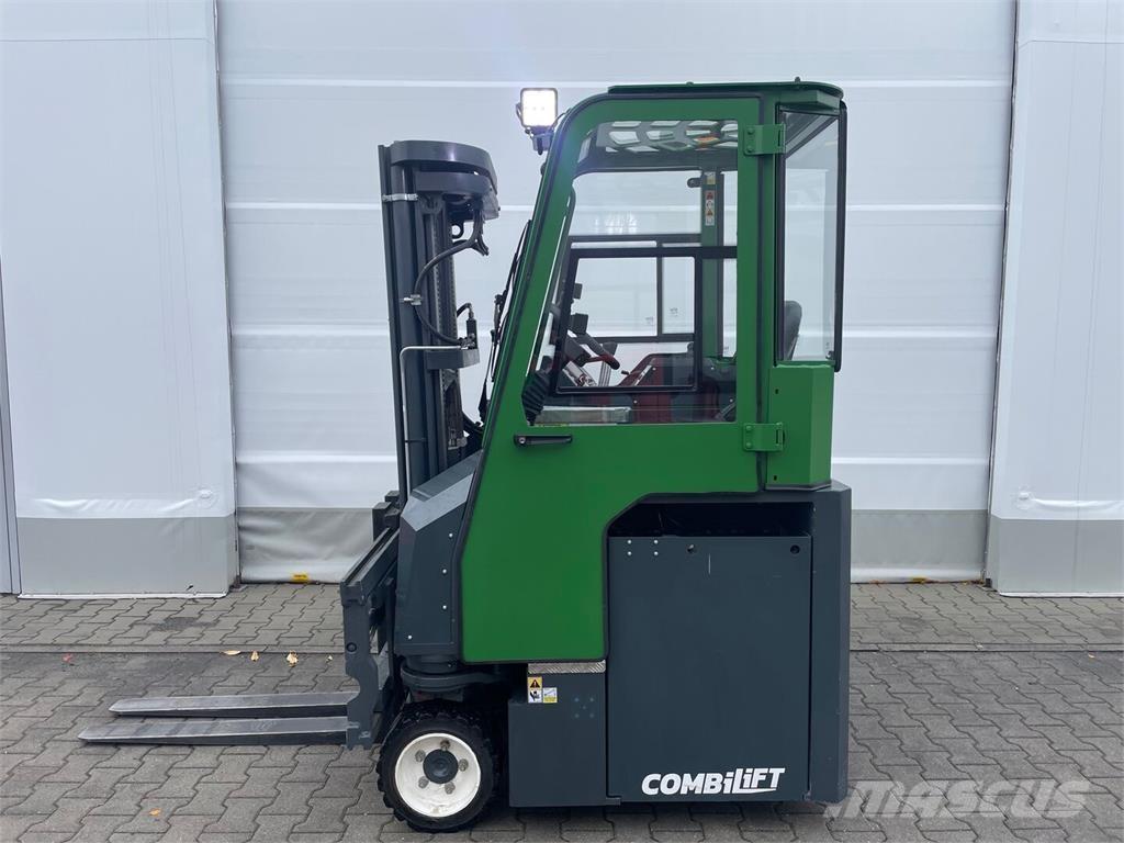 Combilift CBE 2500 Carregadores laterais