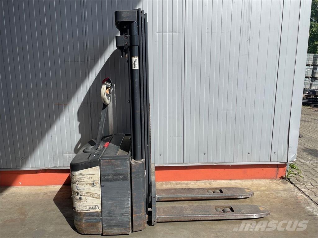 Crown WE2300 1.6 TT Empilhador para operador externo