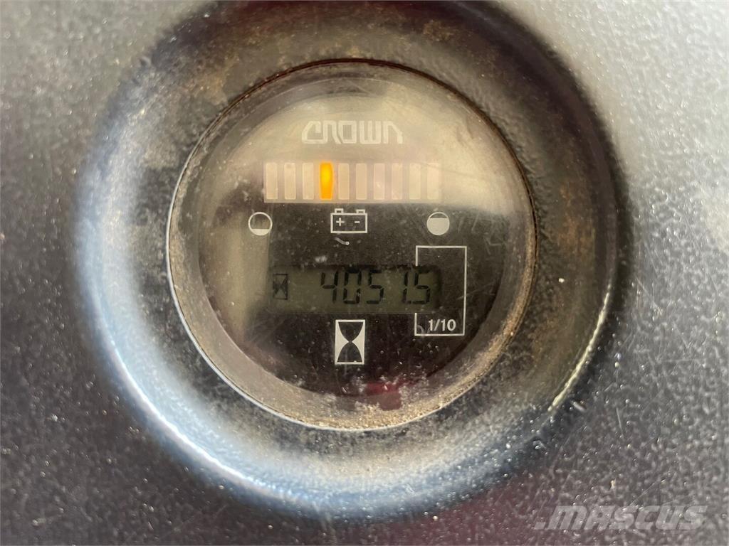 Crown WE2300 1.6 TT Empilhador para operador externo