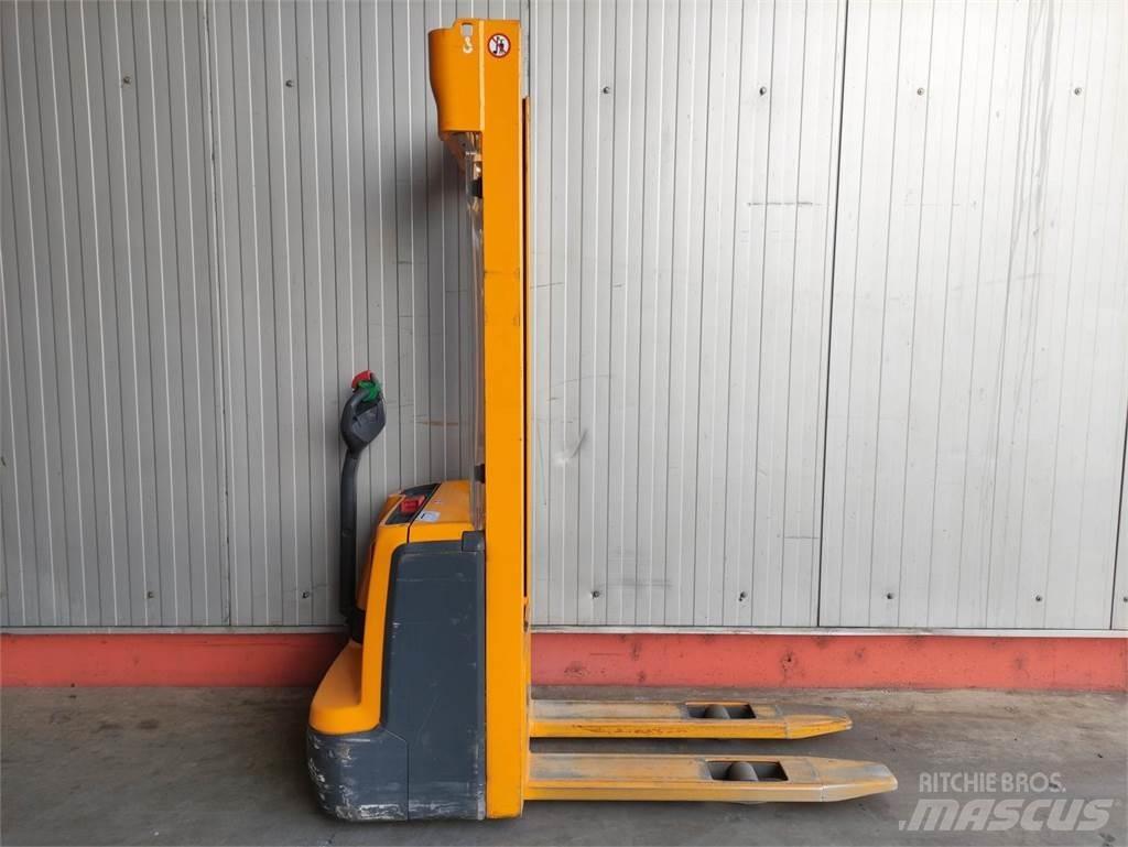 Jungheinrich EJC 112 Empilhador para operador externo