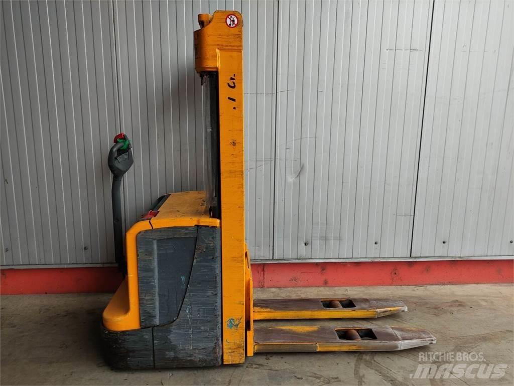 Jungheinrich EJC216 Empilhador para operador externo
