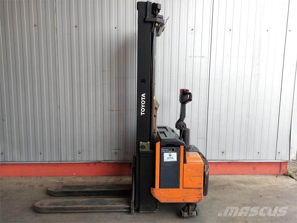 Toyota SLL 16 Empilhador para operador externo