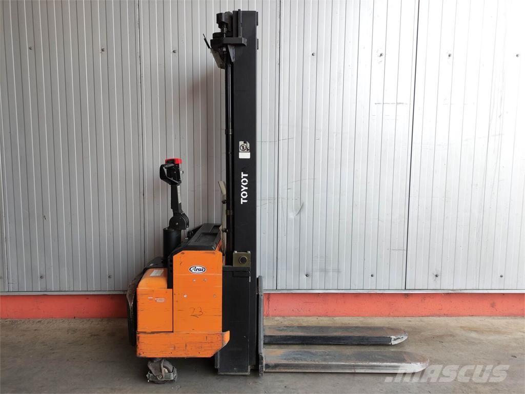 Toyota SLL 16 Empilhador para operador externo
