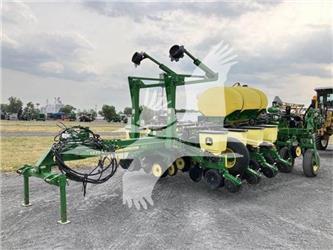 John Deere 1775NT