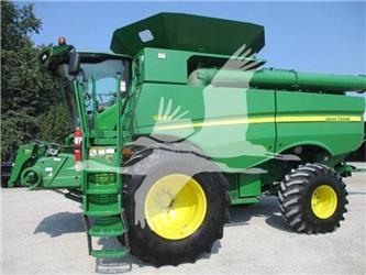 John Deere S690