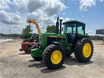 John Deere 4055