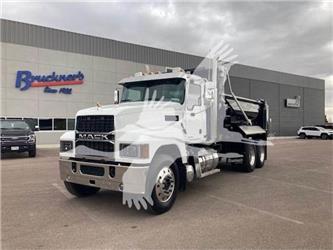Mack PINNACLE 64R
