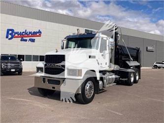 Mack PINNACLE 64R