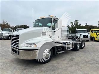 Mack PINNACLE CXU613