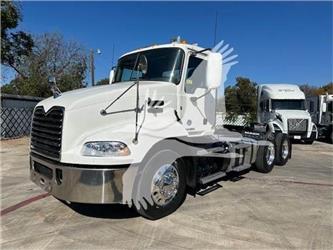 Mack PINNACLE CXU613
