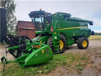 John Deere T 560