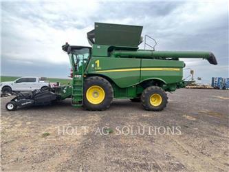 John Deere S780
